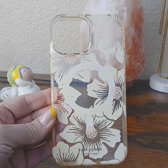kate spade Floral Phone Case - Cream Or White Iphone 14 - Picture 1 of 5
